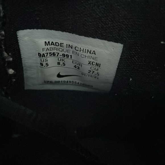 Nike Kyrie - Picture 3 of 8